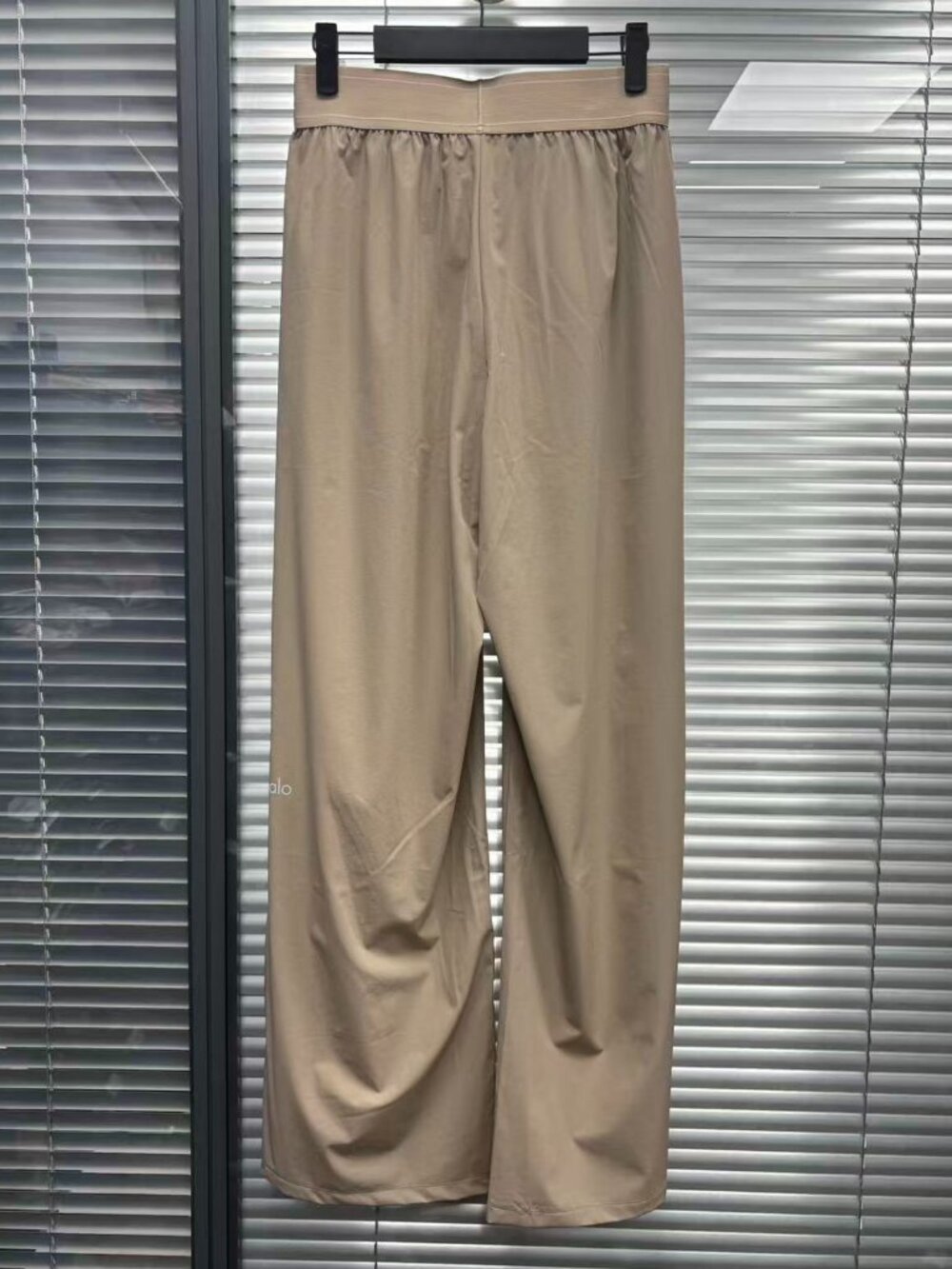 ALO Yoga Women's Pants, Gravel Color 🖤 Regular Size - Picture 6 of 8